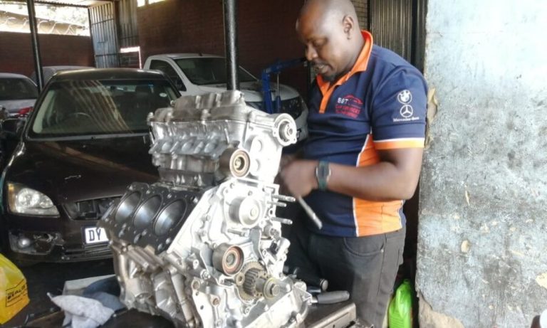 Signs Your Car Needs Immediate Oil Change and Filter Replacement Service Today